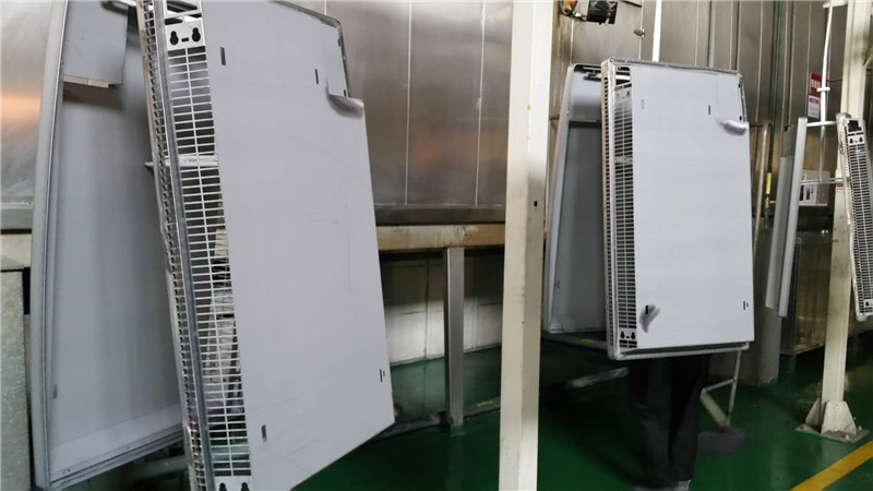 14鋅(xin)鐵合金噴(pēn)塑陶化